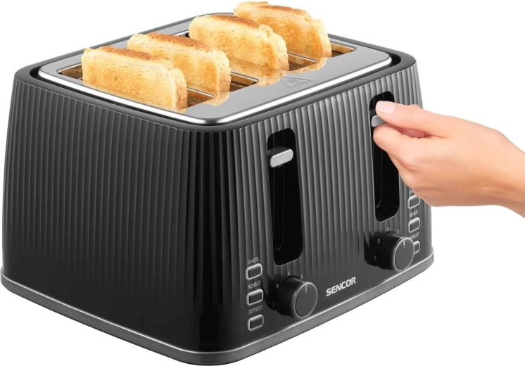 Quatre fentes pour préparer plusieurs toasts à la fois