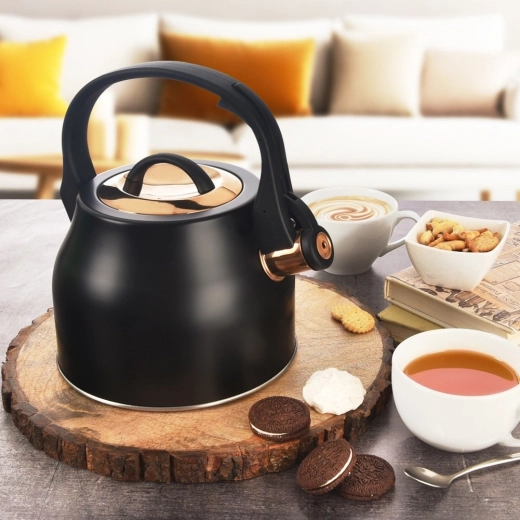 Design noir et or élégant pour toute cuisine