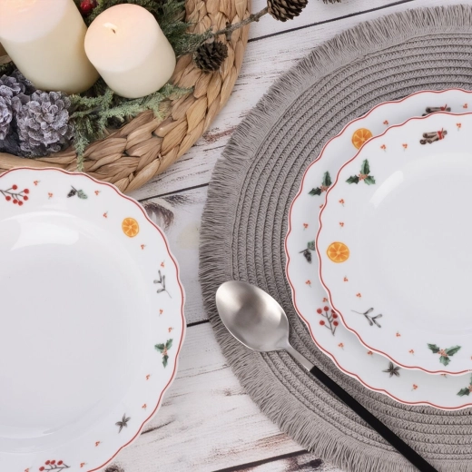 Motif de Noël qui complète une table de fête