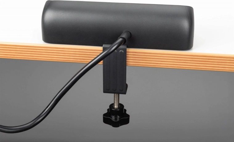Montage simple sur le plateau de table
