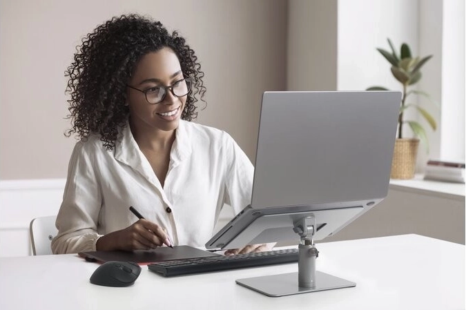 Hauteur et inclinaison ergonomiques sans outils