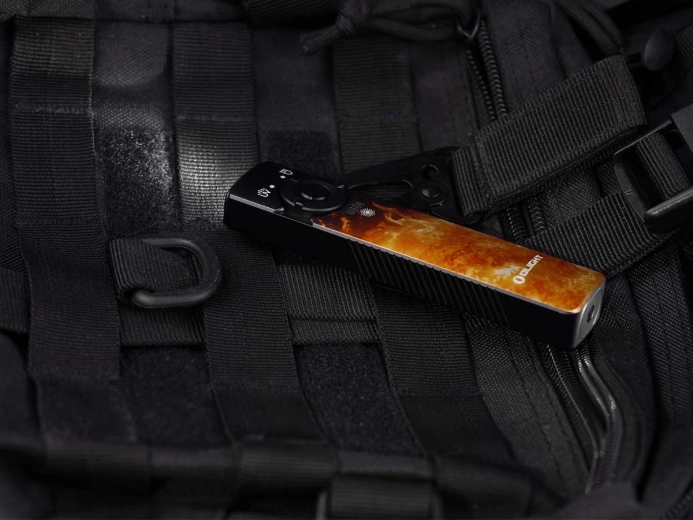 Design EDC plat avec clip et aimant