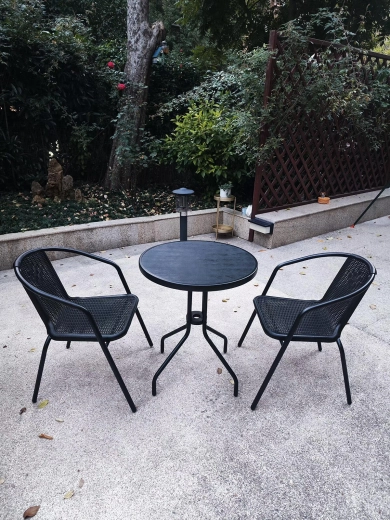 Table compacte pour balcon et terrasse