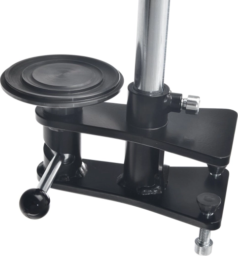 Fixation solide et travail stable sur la table