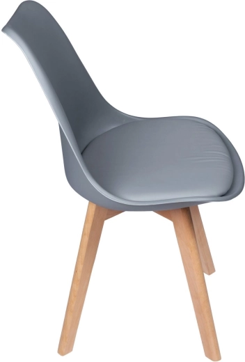 Association du gris et du bois naturel dans le style scandinave