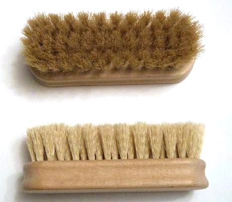 Brosse à chaussures en bois