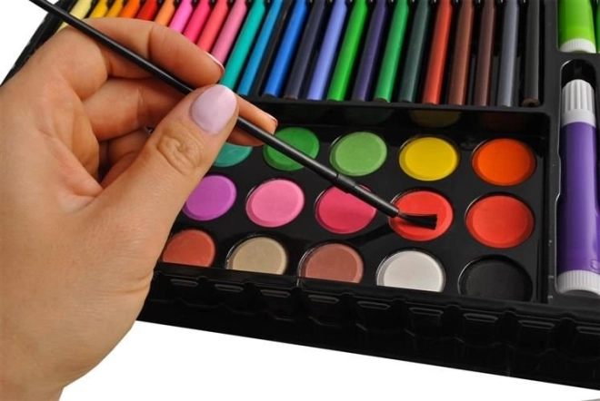 Aquarelle dans le set – peintures, palette et pinceaux