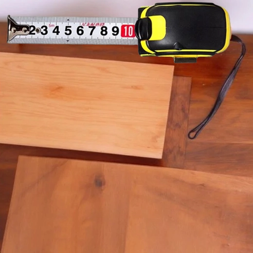 Mesure précise grâce au ruban en acier large