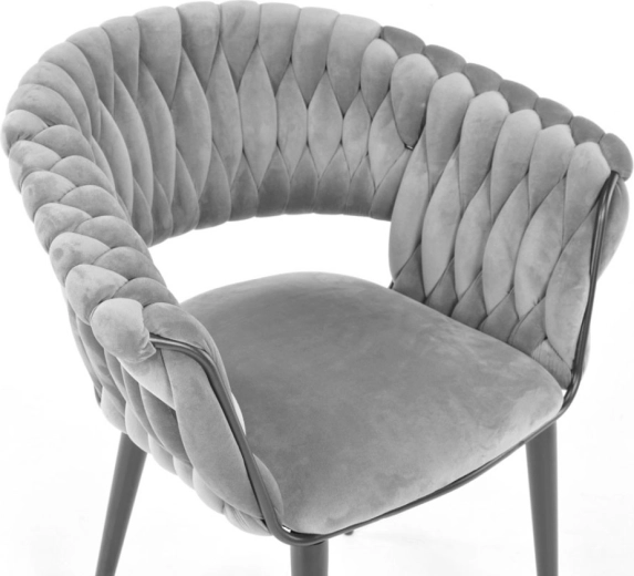 Dossier tressé qui donne le ton