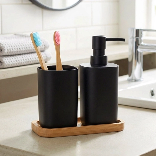 Gobelet pour brosses à dents et autres essentiels