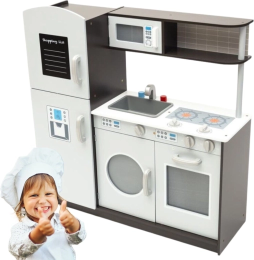 Cuisine en bois pour enfants blanche avec accents marron et tableau d’écriture