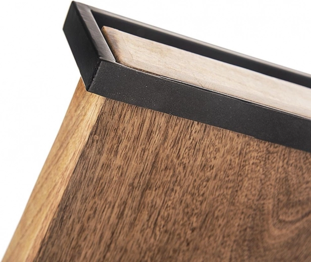 Bords relevés et protection des surfaces