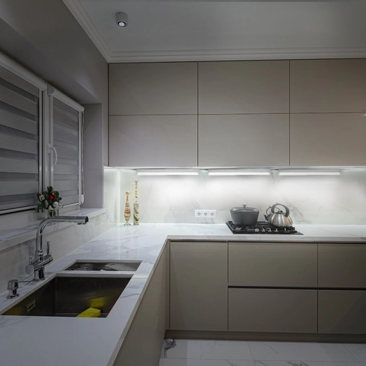 Lumière uniforme pour le plan de travail de cuisine