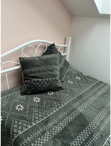 Décoration et jeté pratique pour le lit ou le canapé