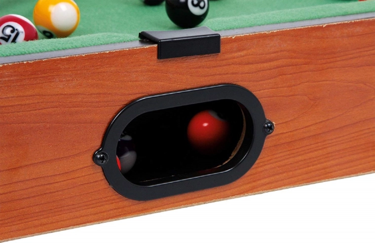 Surface en feutre et poches pour les boules