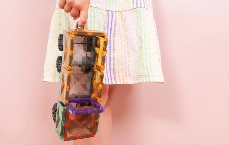 Couleurs pastel, pièces transparentes et apprentissage par le jeu