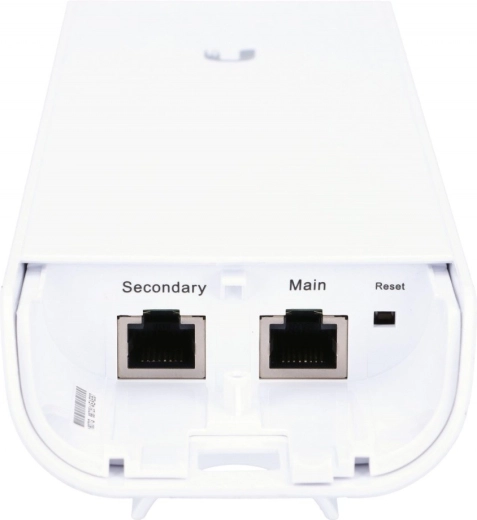 Ports pratiques et bouton de réinitialisation