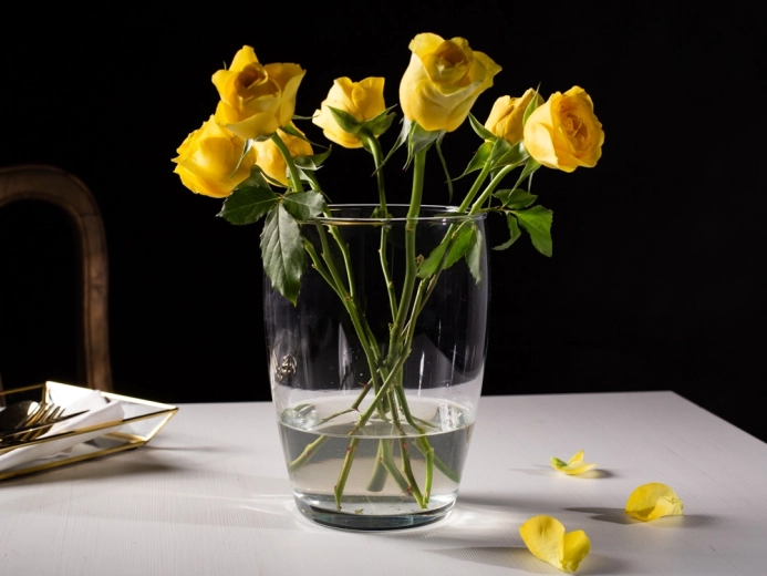 Col large pour des bouquets généreux