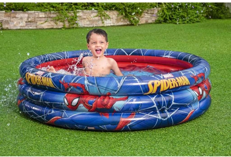 Amusement et fraîcheur dans le jardin