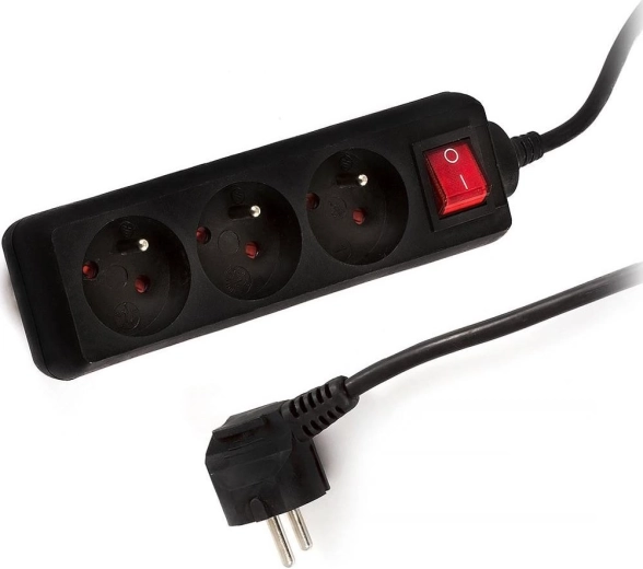 Trois prises pour plusieurs appareils