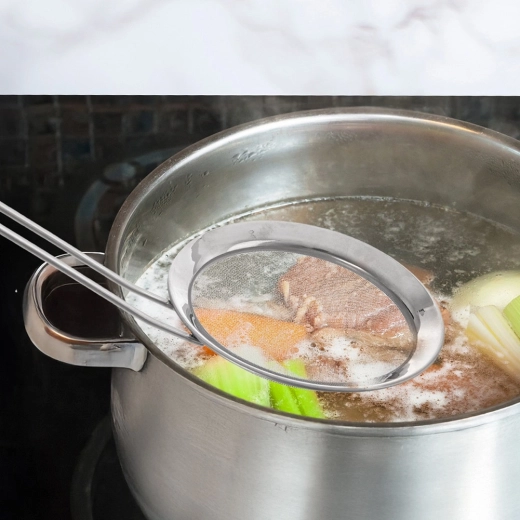 Travail confortable et sûr au-dessus d’une casserole chaude