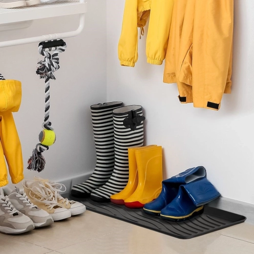 Surface nervurée pour l’égouttage des chaussures