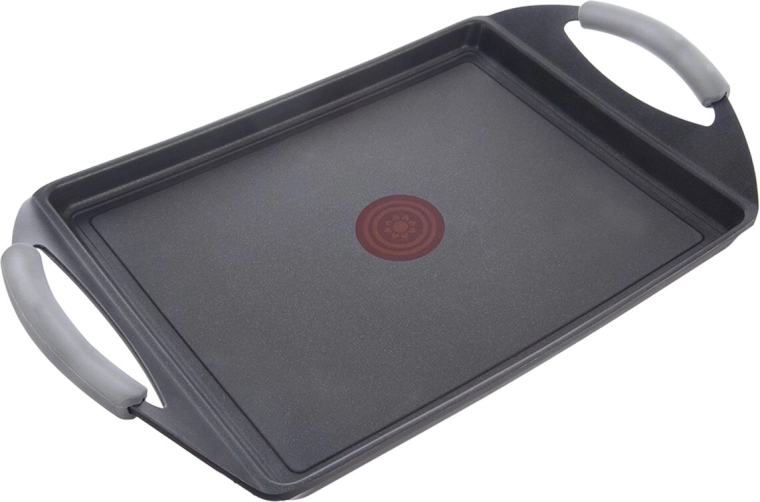 Grande surface de cuisson avec bord relevé
