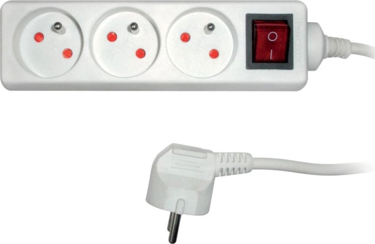 Trois prises pour plusieurs appareils