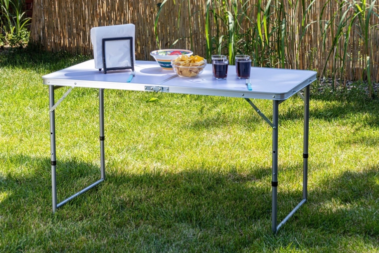 Table légère et stable pour l’extérieur