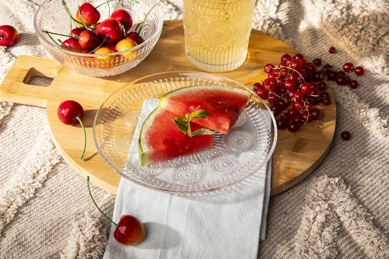 Diamètre pratique de 17 cm pour desserts et collations