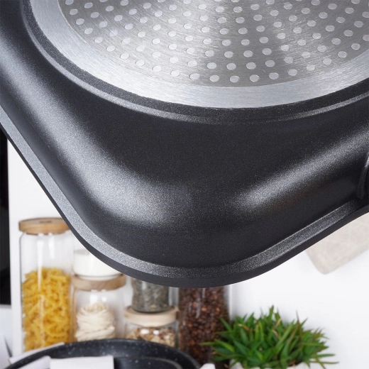 Compatible avec tous les types de plaques, y compris l’induction