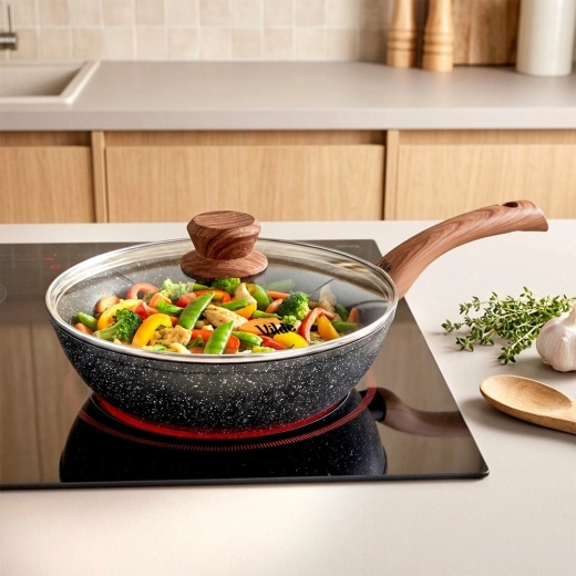 Universelle pour tous types de plaques, y compris induction