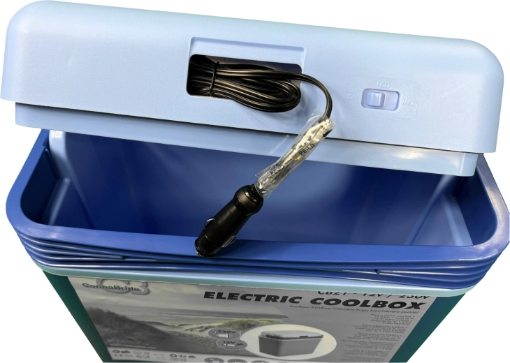 Alimentation 12/230 V et compartiment pratique pour le câble