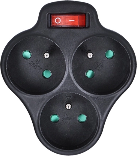 3 prises dans un format compact