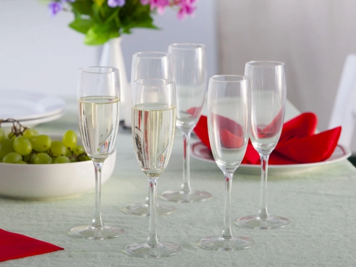 Un lot pour les invités et les toasts