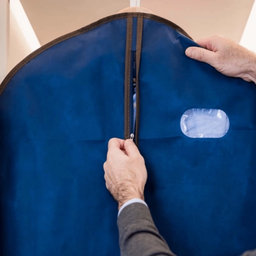 Accès facile grâce à la fermeture éclair frontale