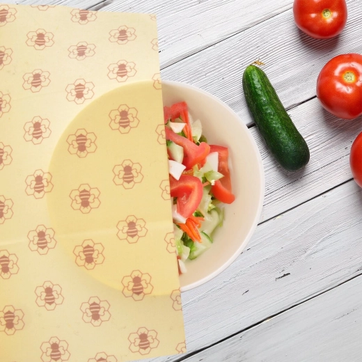Adhère avec la chaleur des mains et ferme bien