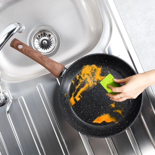 Poignée ergonomique effet bois et nettoyage facile