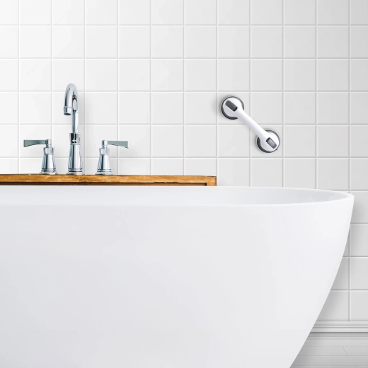 Support pratique près de la baignoire et dans la douche