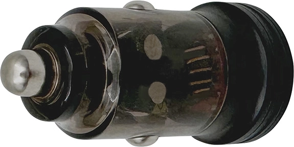 Format compact pour prise voiture 12–24 V