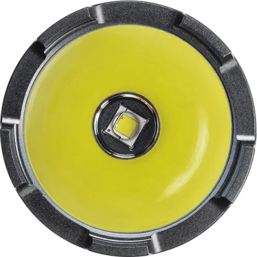 Puissance 2000 lm et portée jusqu’à 498 m