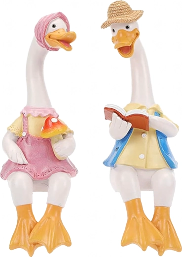 Assise sur le bord avec jambes pendantes