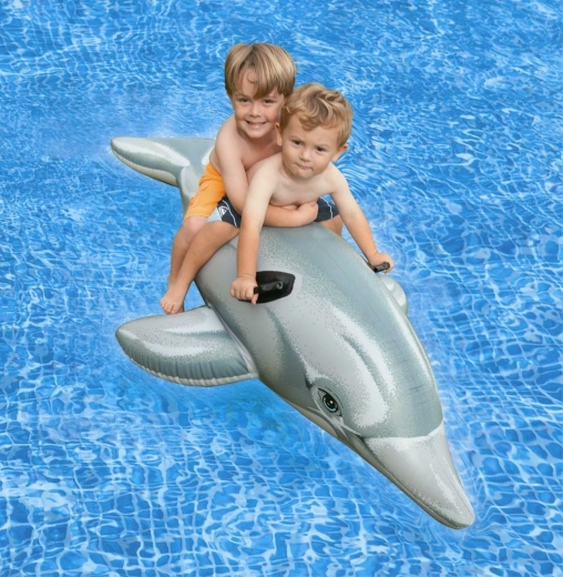 Amusement à la piscine pour les enfants dès 3 ans