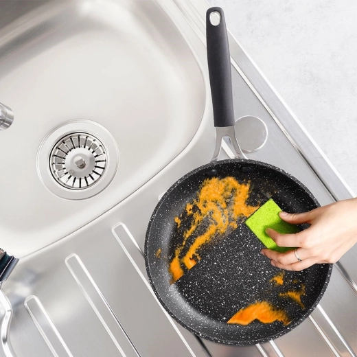 Revêtement antiadhésif pour une cuisson et un nettoyage faciles