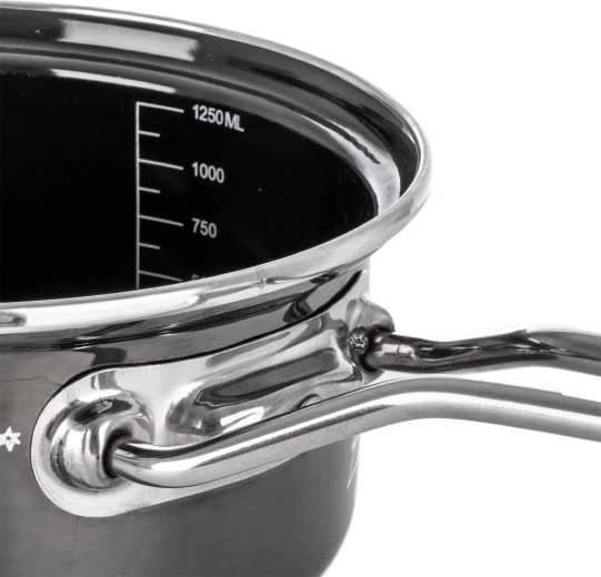 Taille universelle 18 cm pour la cuisson courante