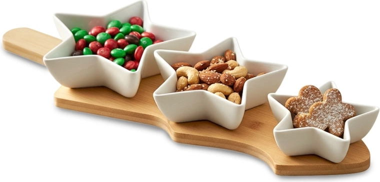 Petites coupelles en porcelaine pour amuse-gueules sur plateau en bambou, set de 4 pièces