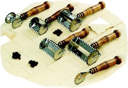 Roue à pâte avec coupe carrée 3 × 3 cm, acier inoxydable avec manche en bois