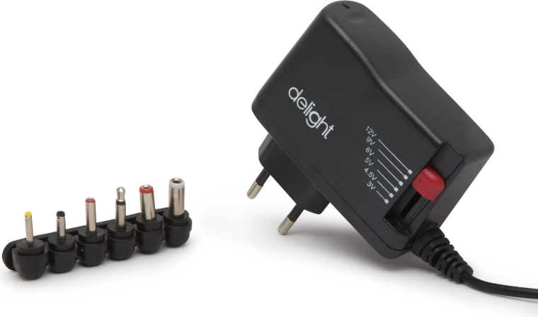 Adaptateur secteur universel avec connecteurs interchangeables