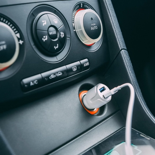 Adaptateur pour allume-cigare avec 2 ports USB, 2,4 A, blanc