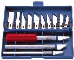 Set de scalpels 13 pièces dans un coffret en plastique